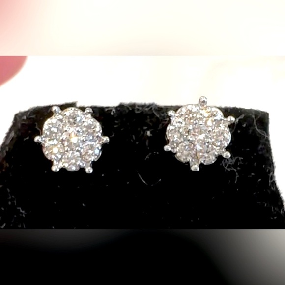 NIB White Gold 18 Karat Cluster Earrings 0.55TCW w receipt - Picture 1 of 5